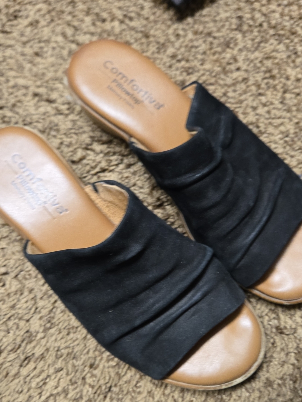 comfortview Black Ruched Slide Mules with Tan Footbed